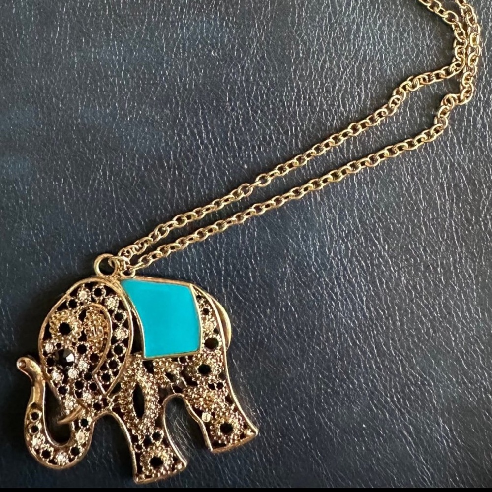 Elegant Gold and Blue Necklace with Curb Link Design